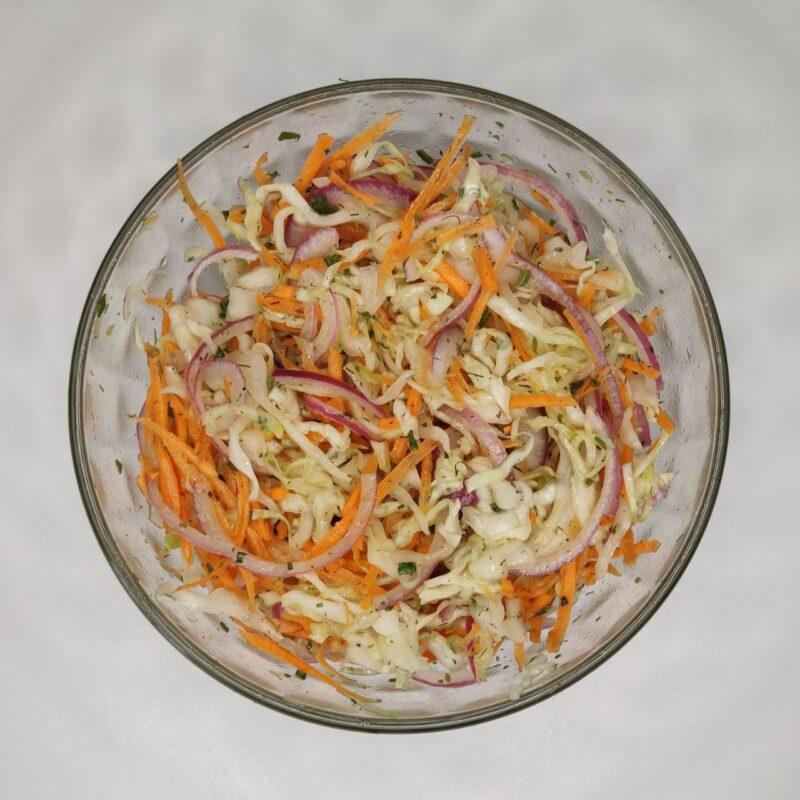 Салат "Витаминный" из капусты и моркови