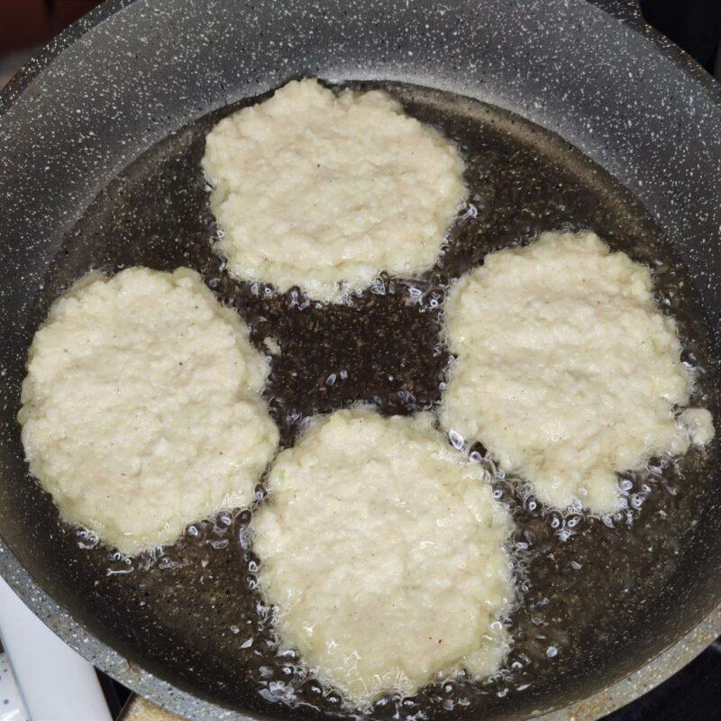 Картофельные драники с луком через мясорубку
