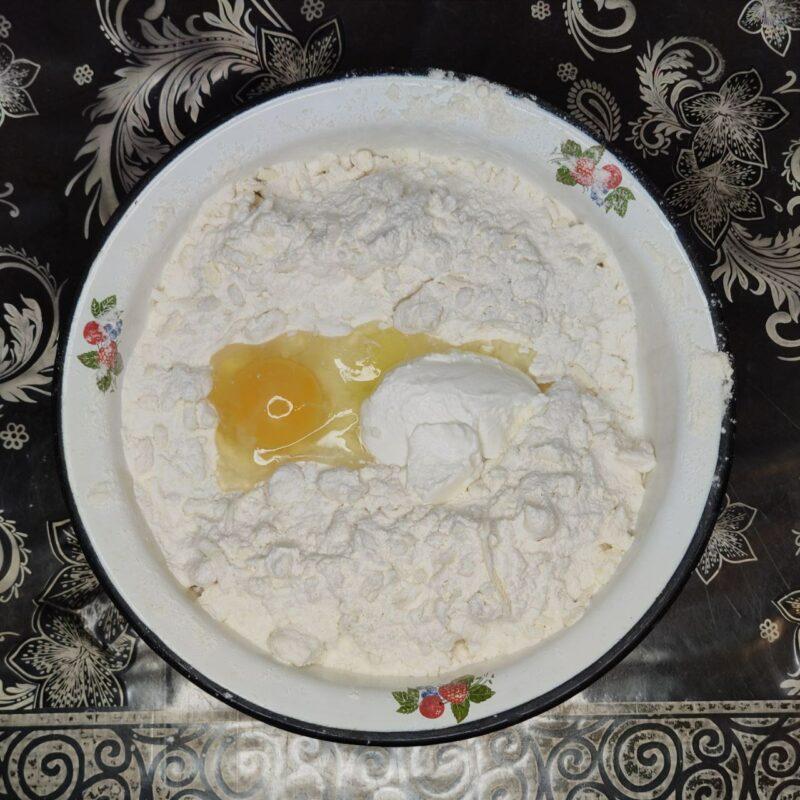 Пирожное "Муравейник" из домашнего печенья с мёдом